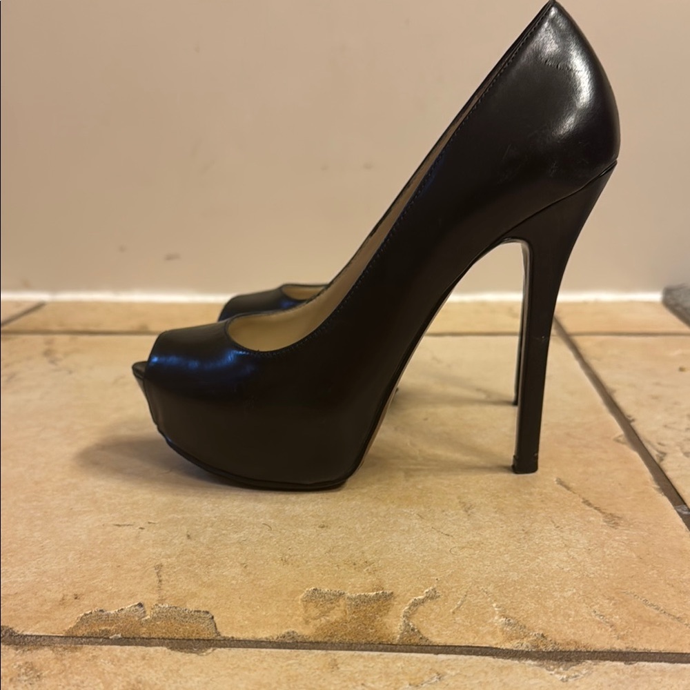 Enzo Angiolini Eatamen Black Leather Heels 6M